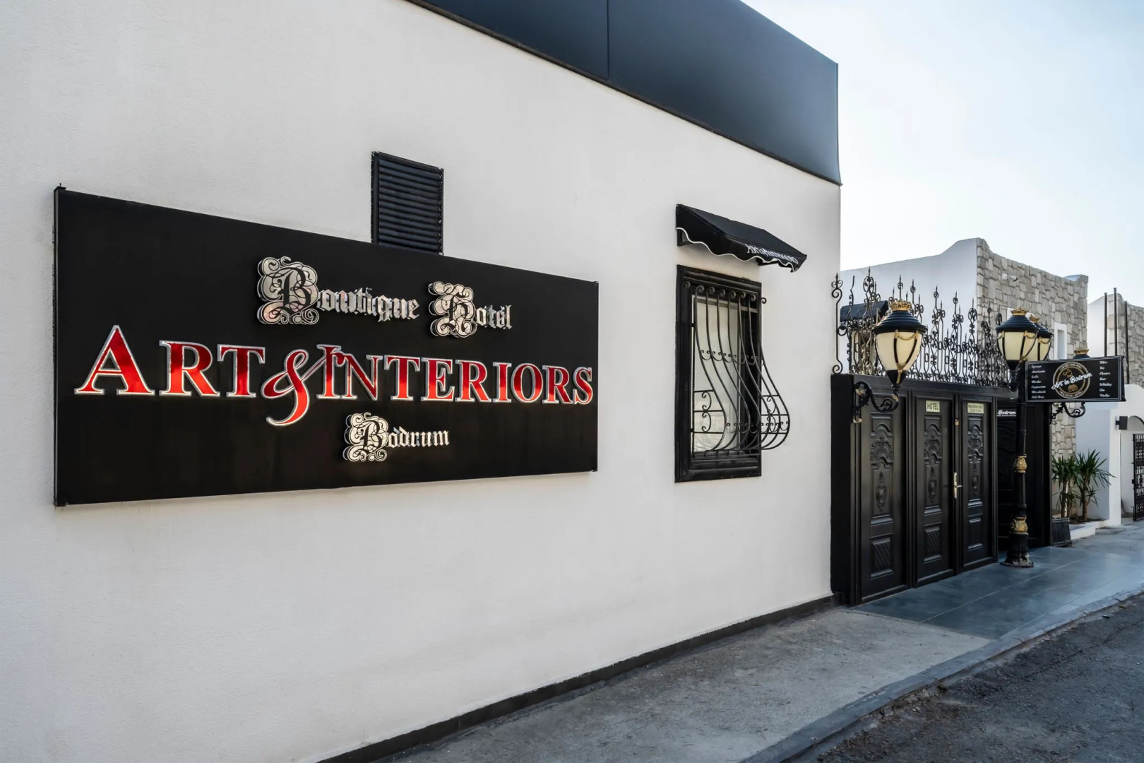 Отель Art & Interiors