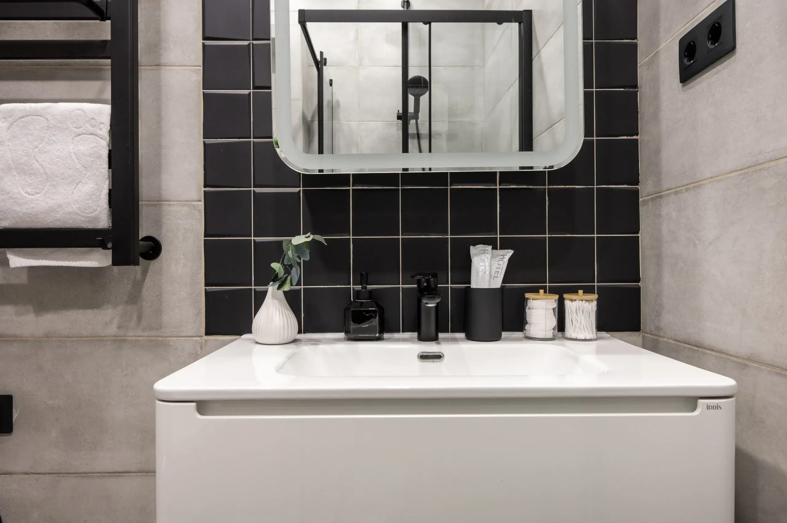 Просторная стильная квартира с видом на горы. Кватро 43