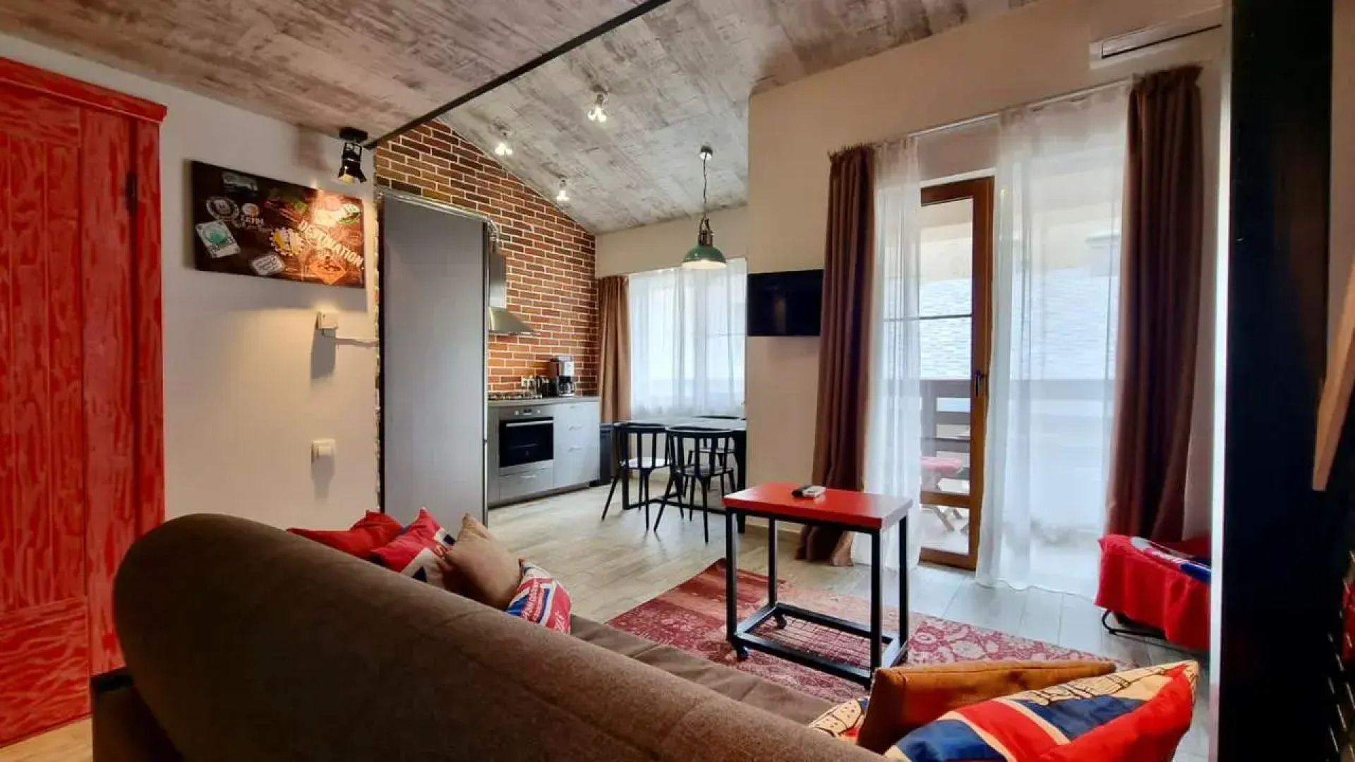 Апартаменты Эсто-Садок Переселенческая 12