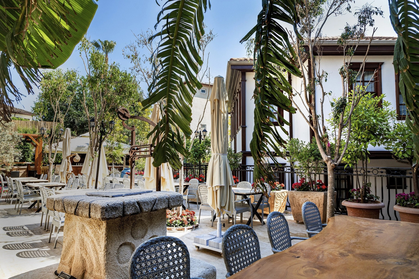 Отель WOO Town Suites