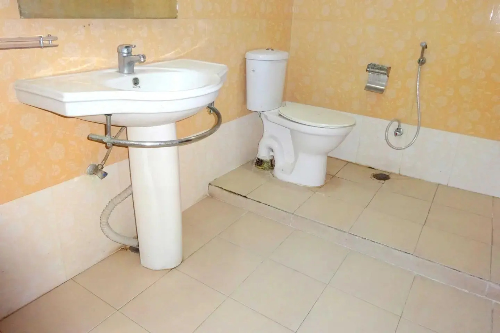 Отель Rajvi Palace by sky stays