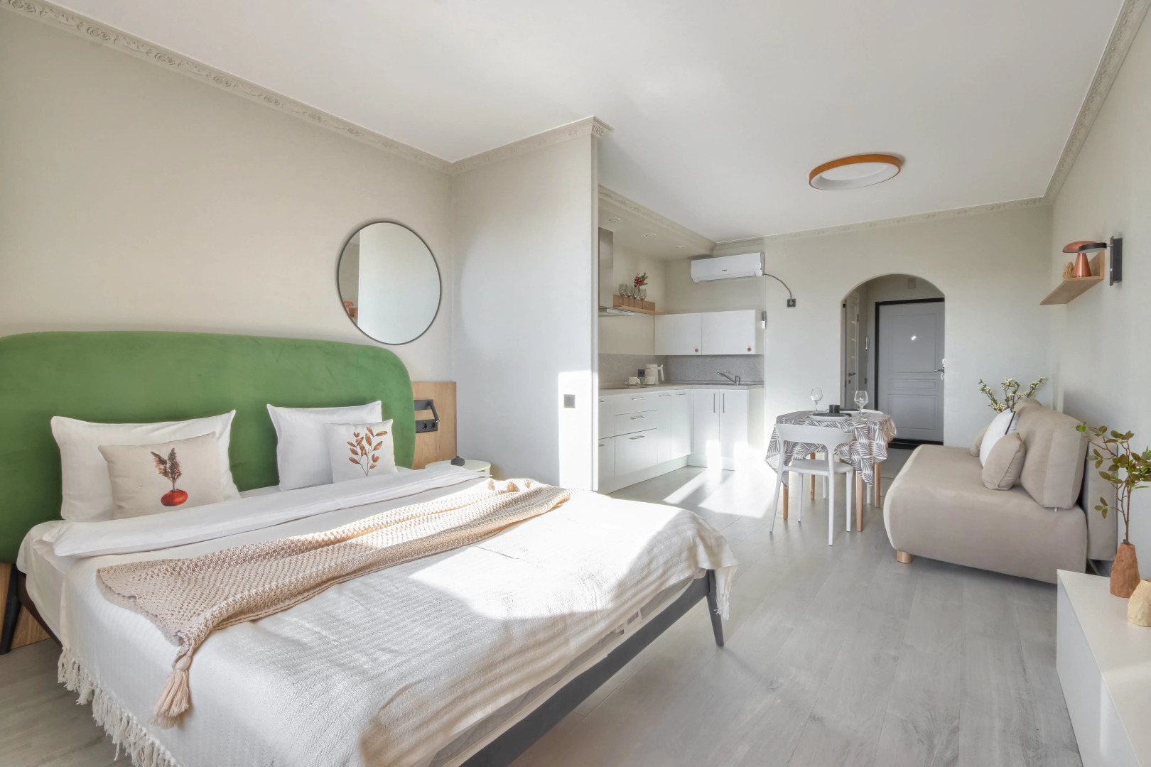 Апартаменты MyhomeYourhome на Большеохтинском пр-те 15к2