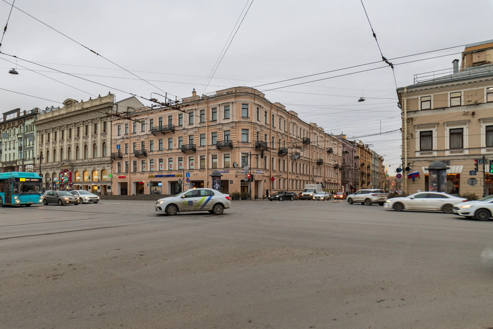 Апартаменты рядом с Казанским собором