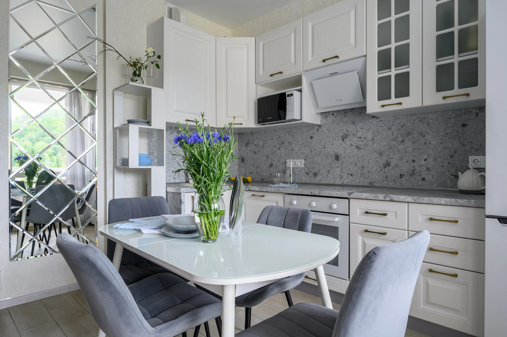 Уютная квартира с балконом и видом на горы. Кватро 119