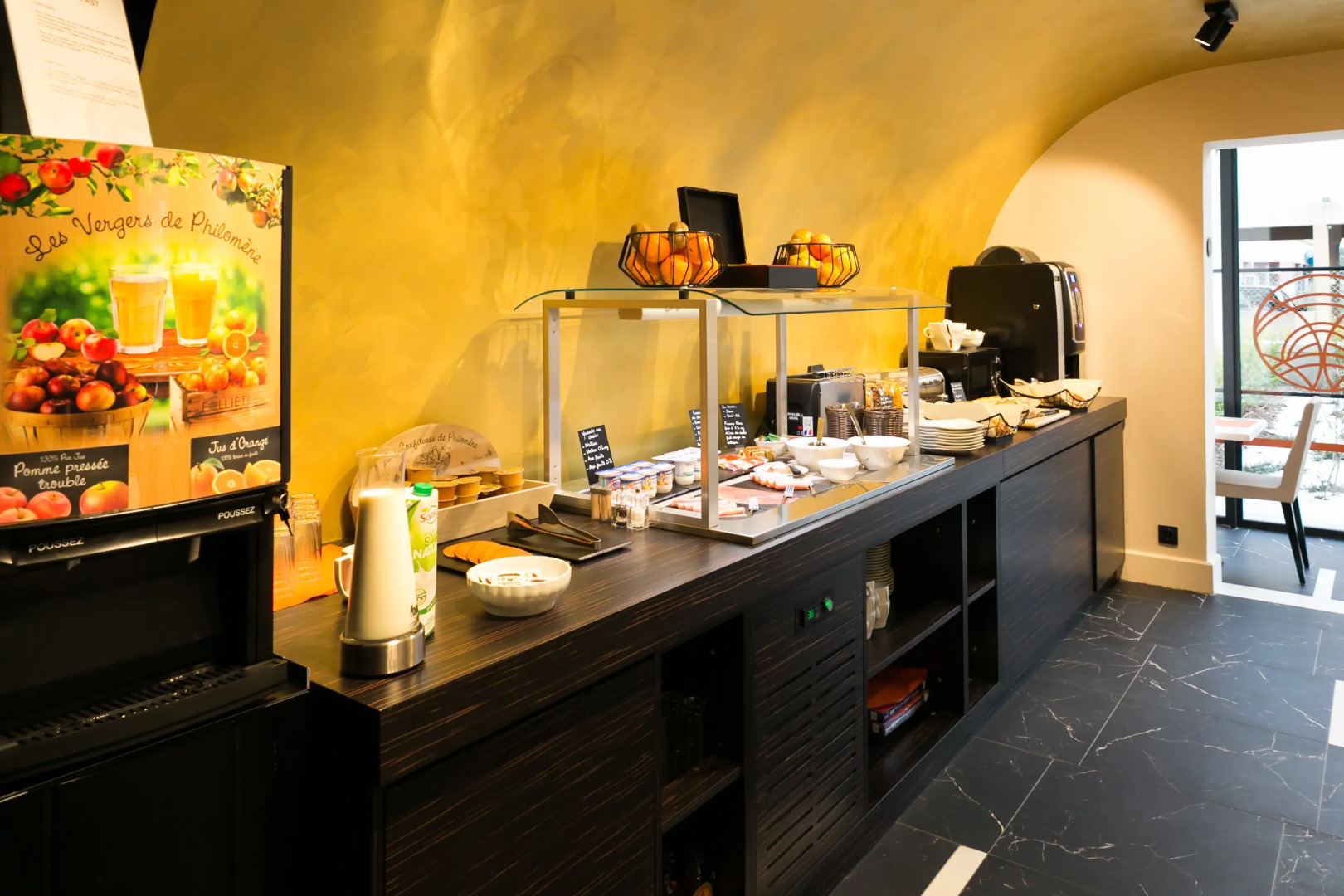 Отель Best Western Journel Saint-Laurent-Du-Var