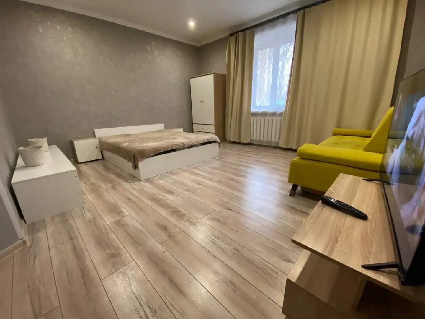 Квартира Шикарная Двухкомнатная в Центре 6 Спальных