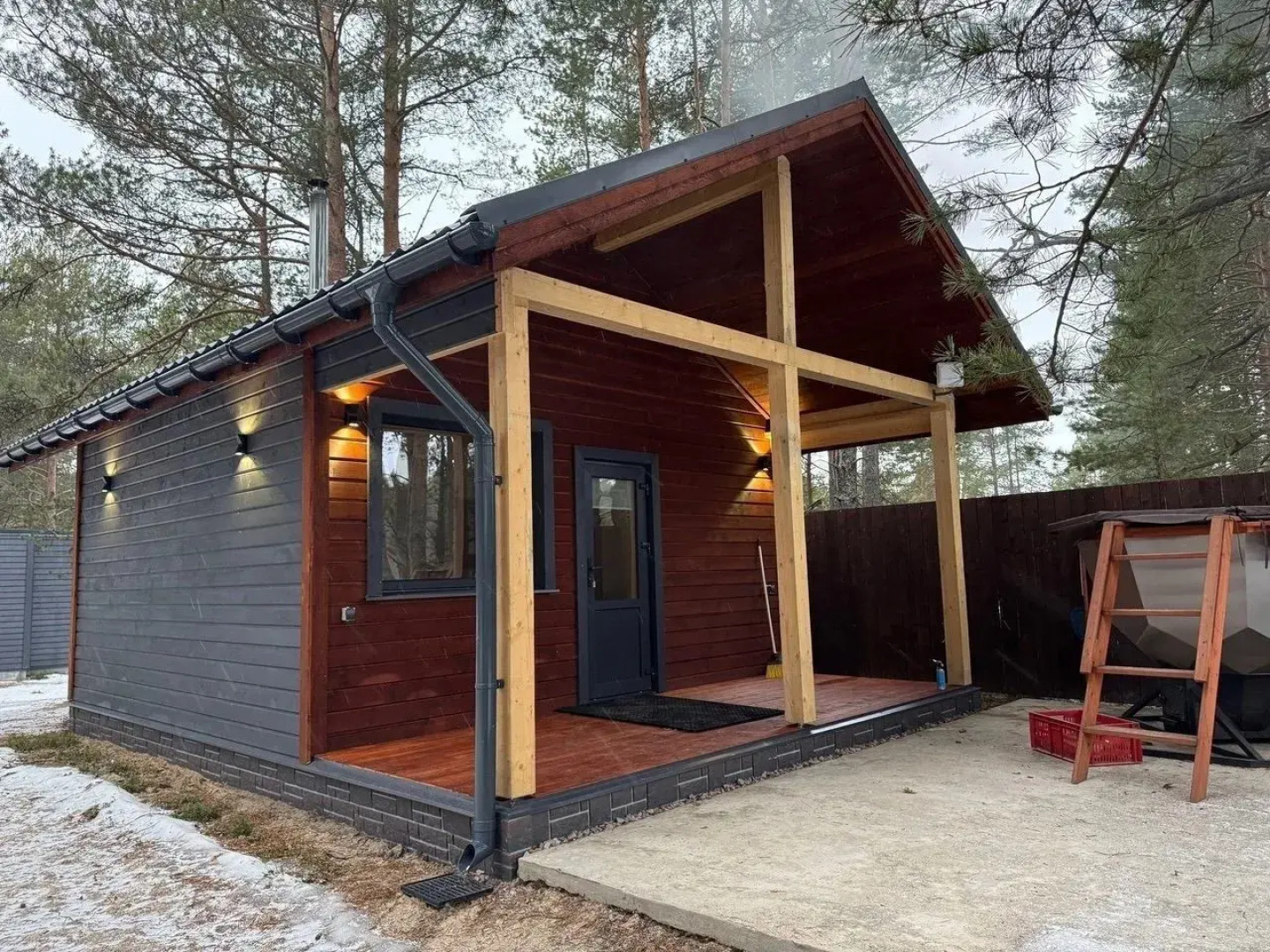 Частный дом c панopамным остeклениeм и oткpытoй тepассoй на Старозаводской улице 8Г