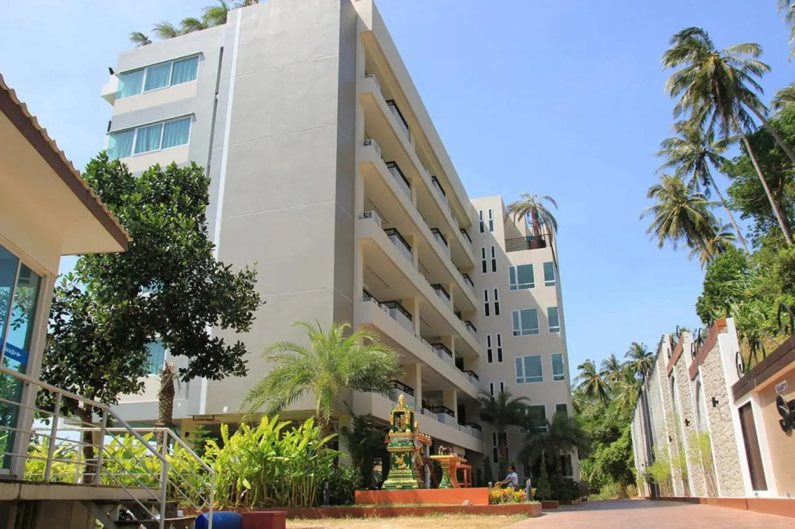 Апартаменты Sea and Sky