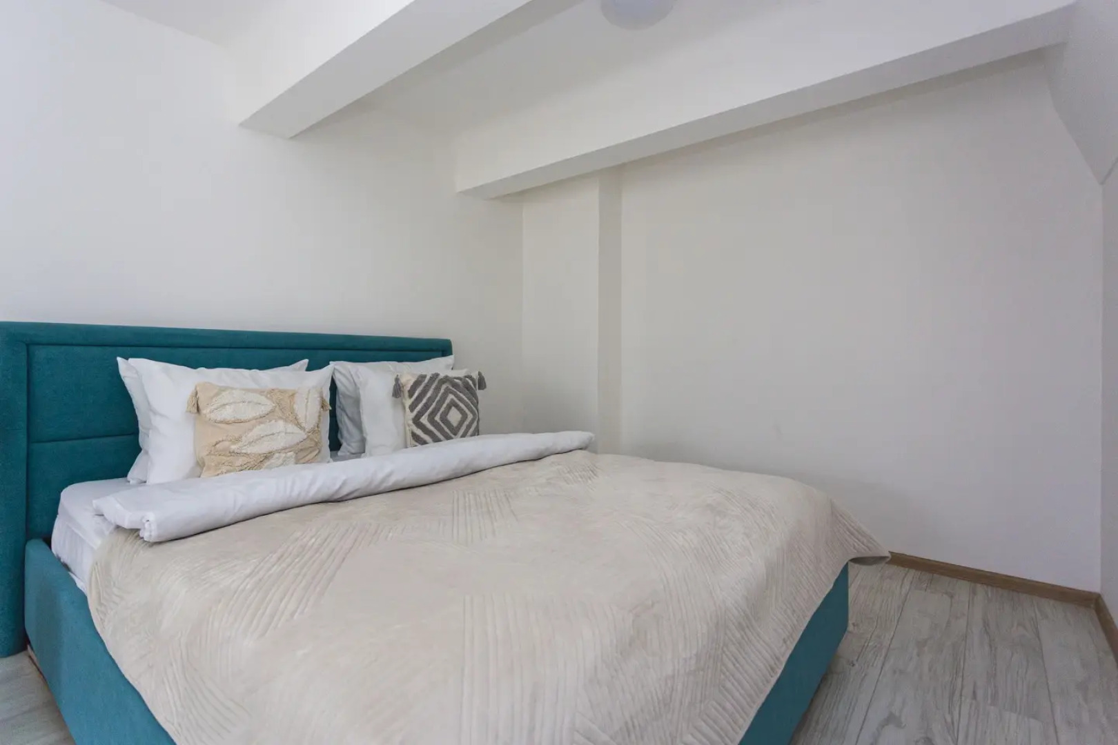 Квартира двухэтажная на Оптическом проезде 1