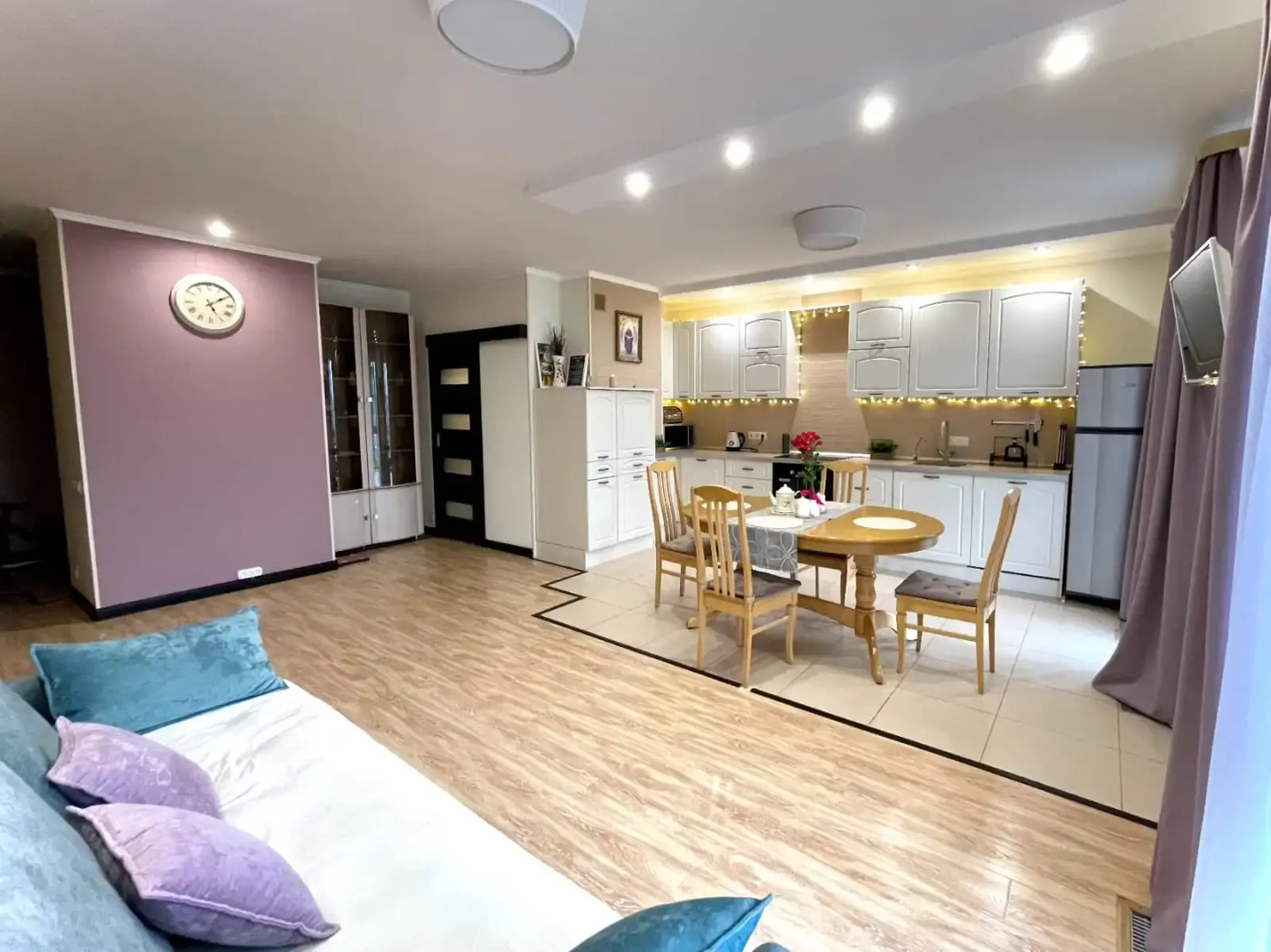 Квартира Евротрёшка Семейная с Видом на Лавру с Четырьмя Раздельными Кроватями