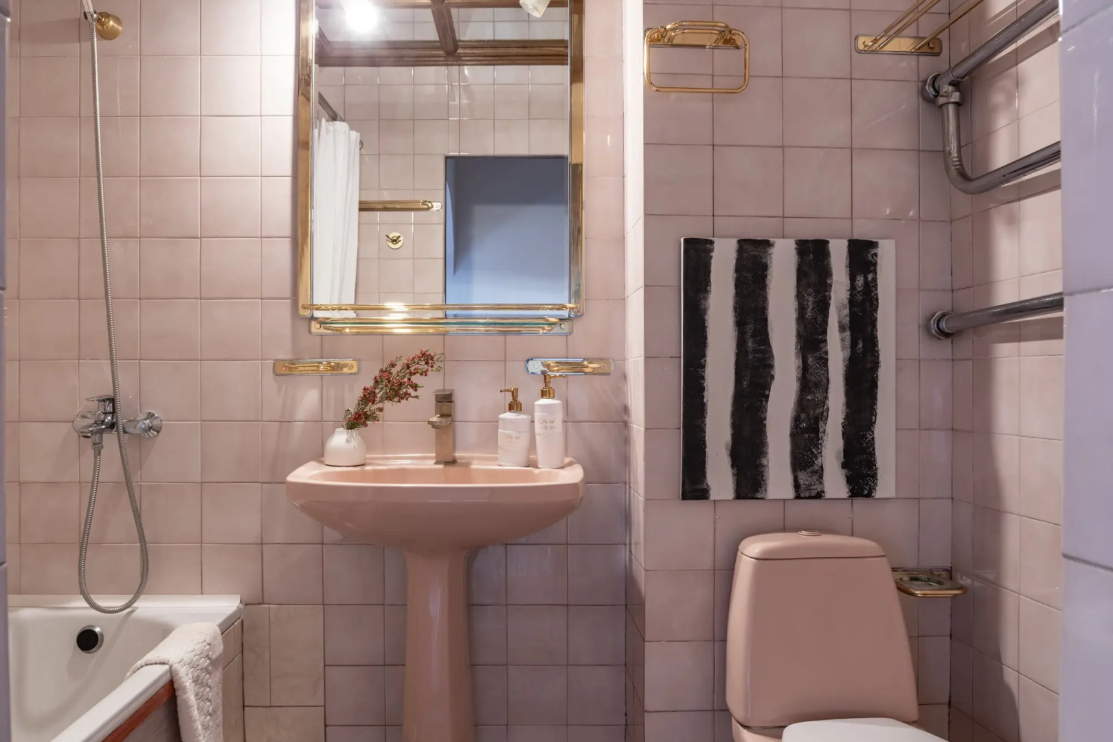 Квартира изысканная с авторским искусством пешком до Красной площади