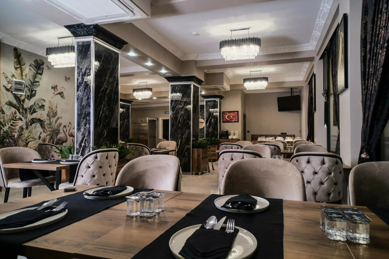 Отель Grand Clover