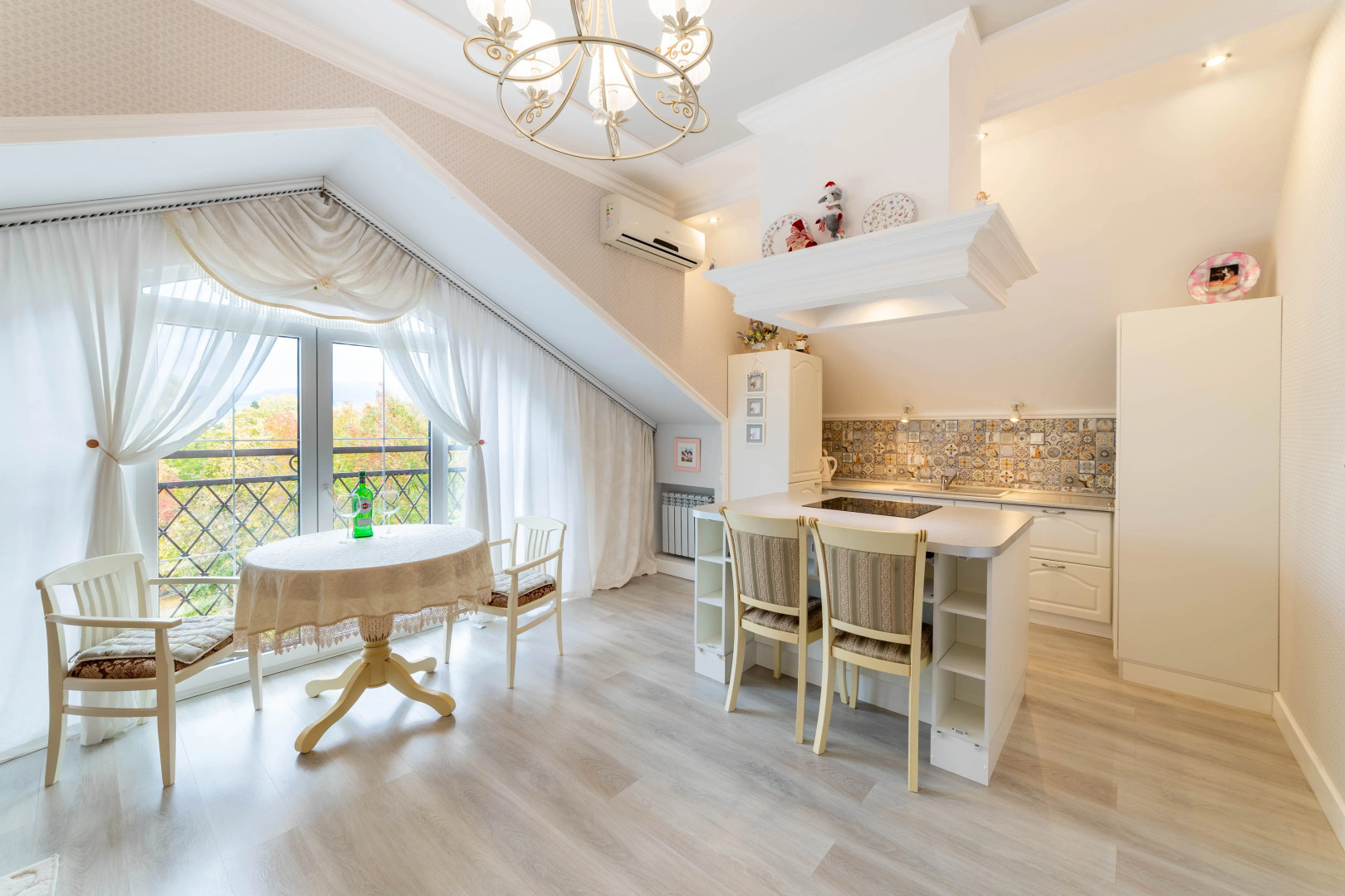 Квартира уникальная с двумя спальнями в 2х минутах от тц Мандарин