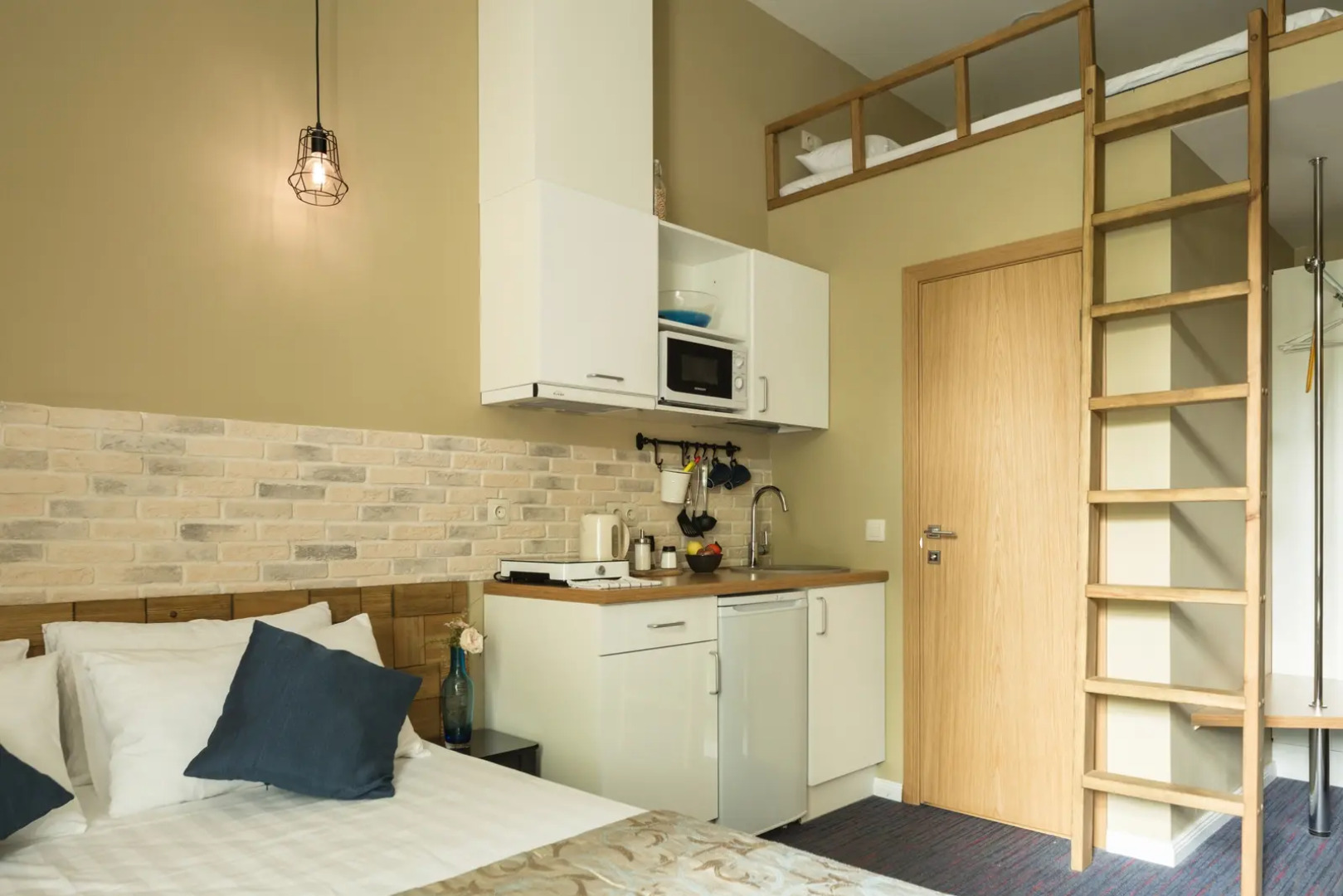 Отель София