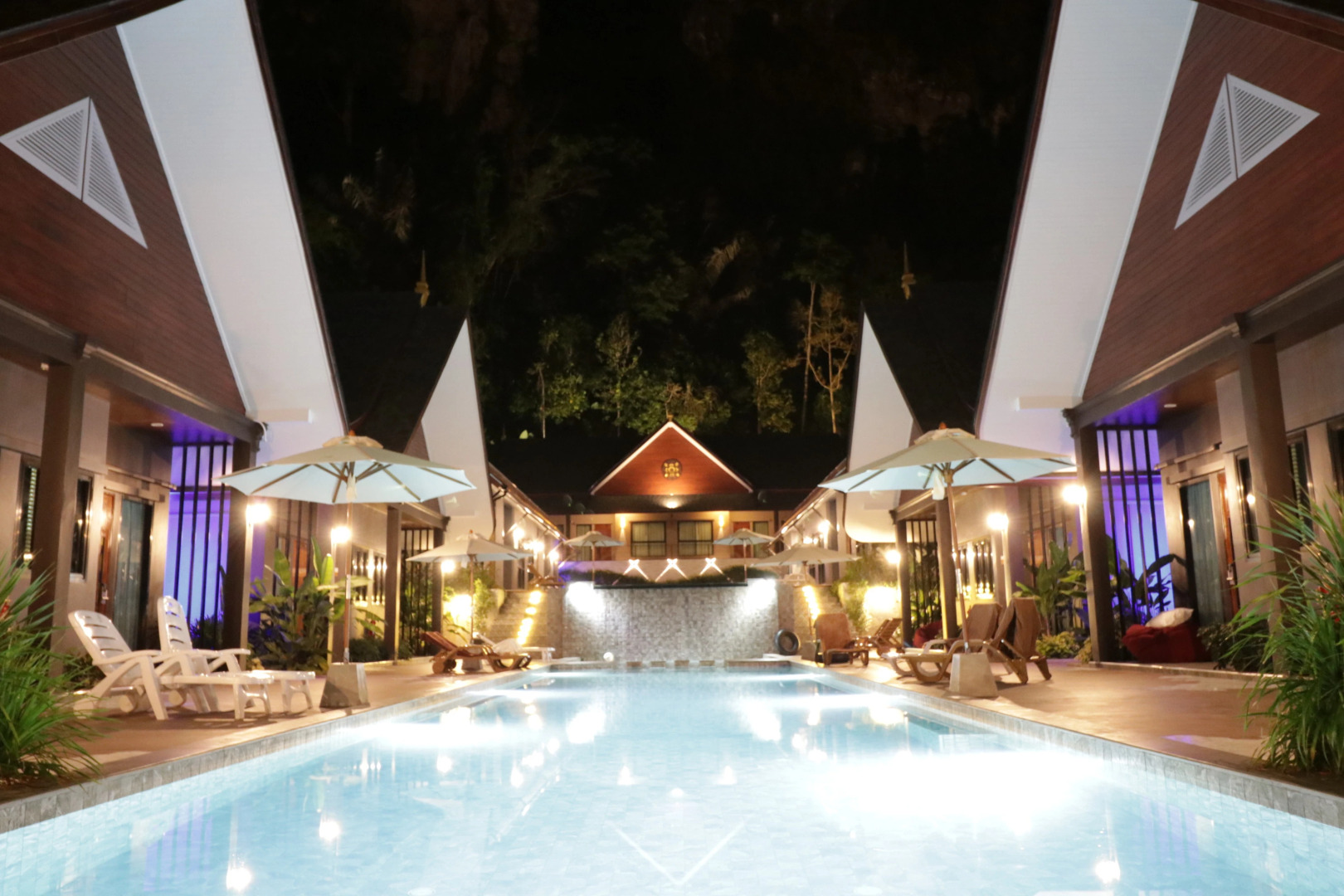 Отель The Scene Cliff View Villas