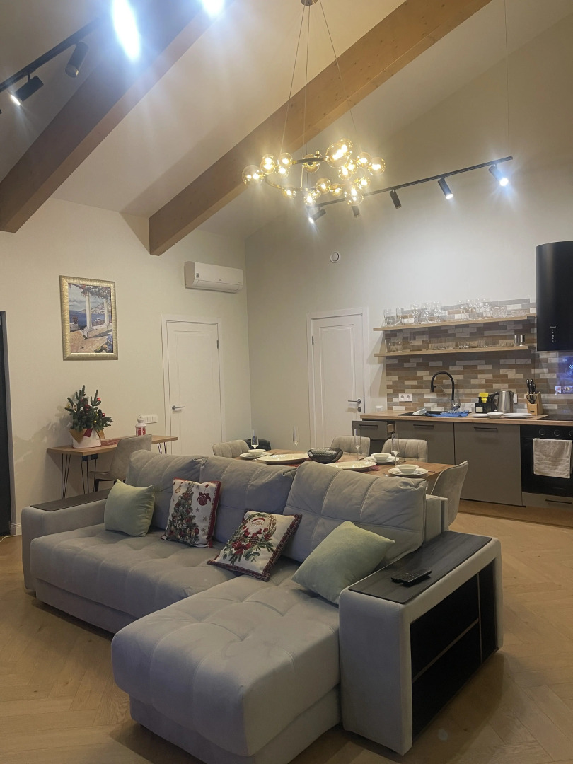 Частный дом у озера