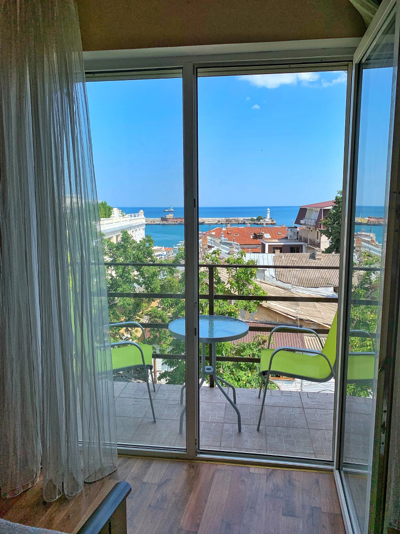 Квартира Видовая двухкомнатная Люкс с балконами на Набережной Ялты