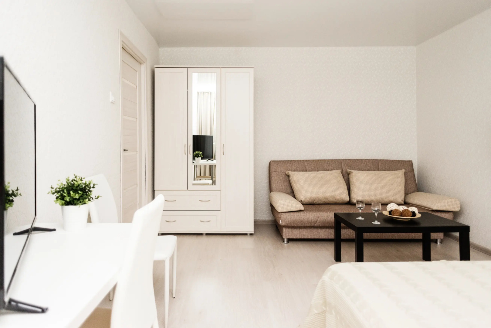 Трёхкомнатные  Апартаменты Stepanenkov для 8 гостей на Сурикова 2