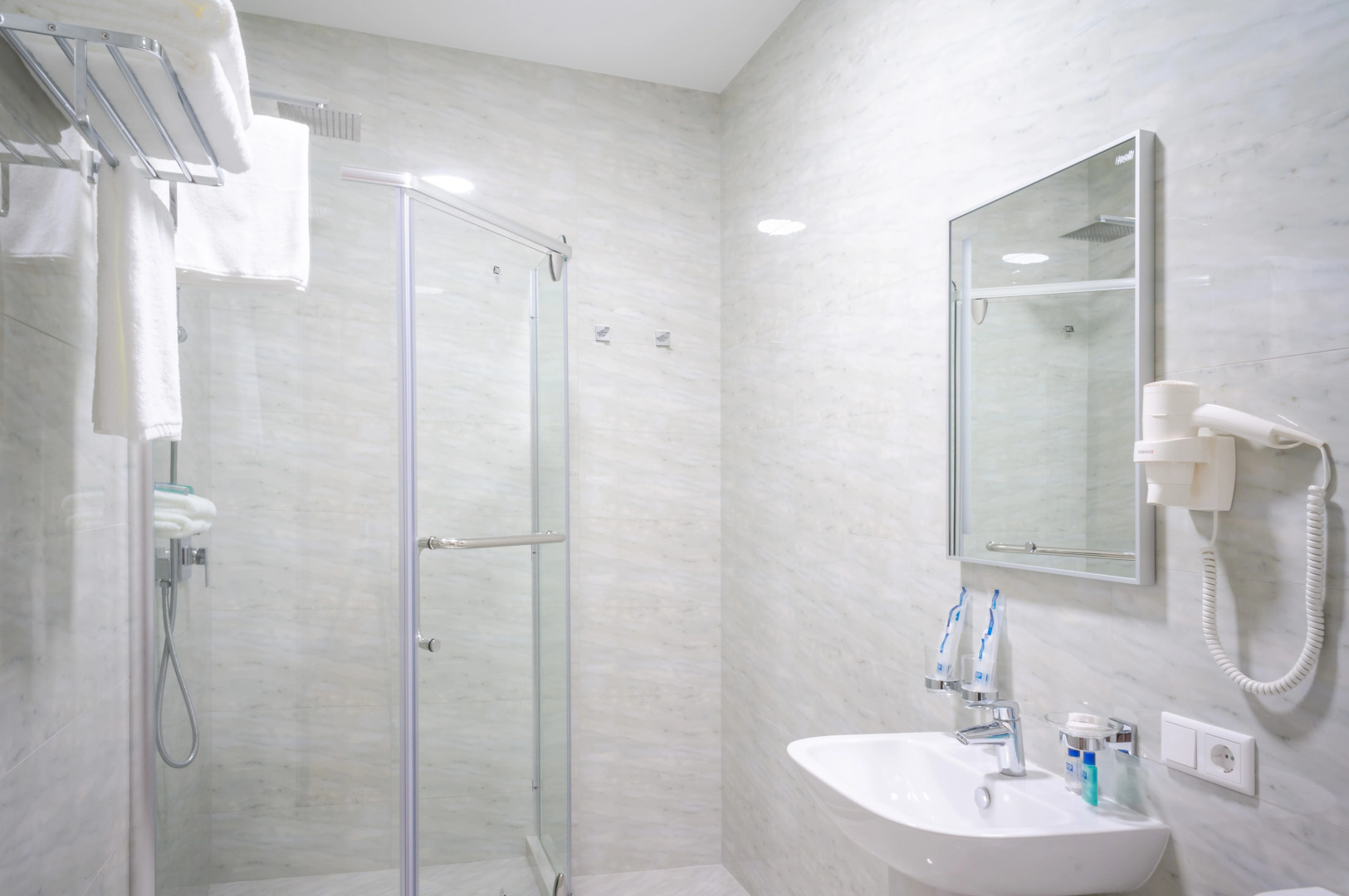 Отель Royal Plus