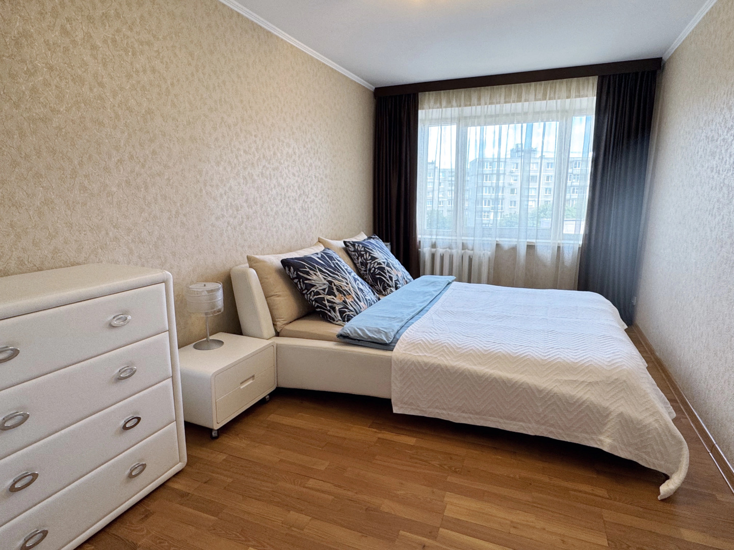 Квартира Трехкомнатная на 9 Апреля