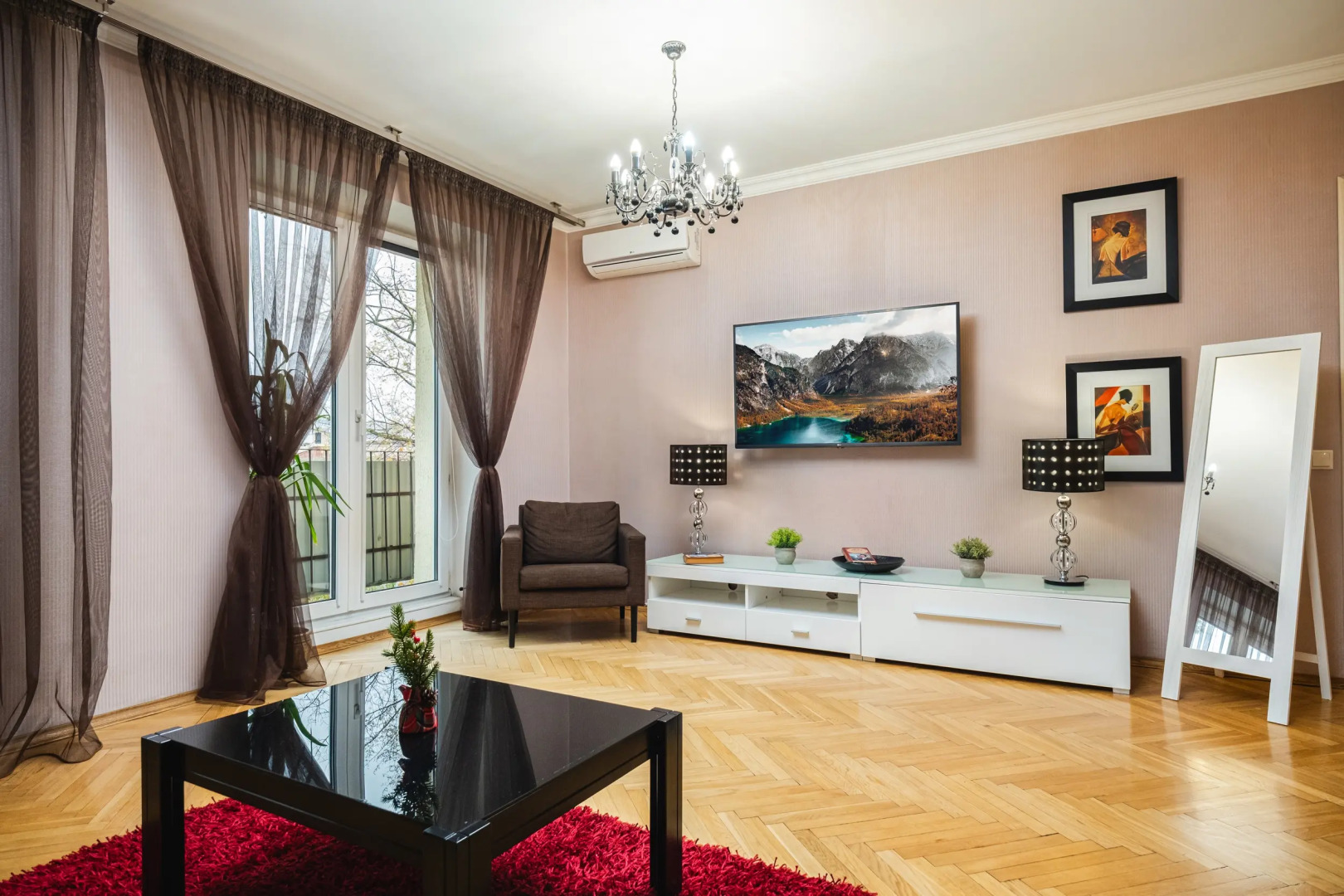 Апартаменты в Центре Минска с Видом на Реку Свислочь