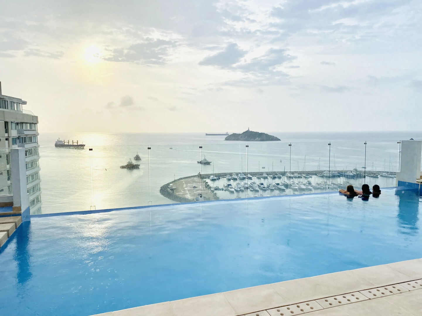 Апартаменты Blue Loft oceanview in Marina rooftop pool prime location