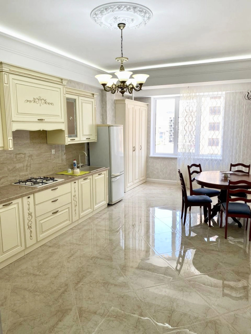 Квартира Просторная новая люкс в центре недалеко от моря