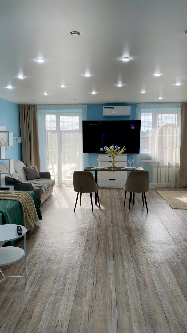 Квартира Ваш Оазис Спокойствия с Видом на Реку и Горы в Центре Городской Жизни