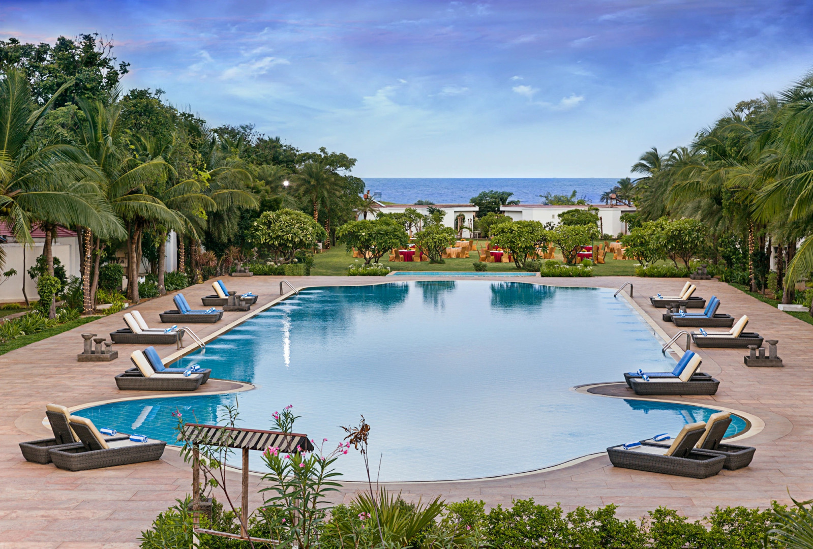 Отель Chariot Beach Resorts