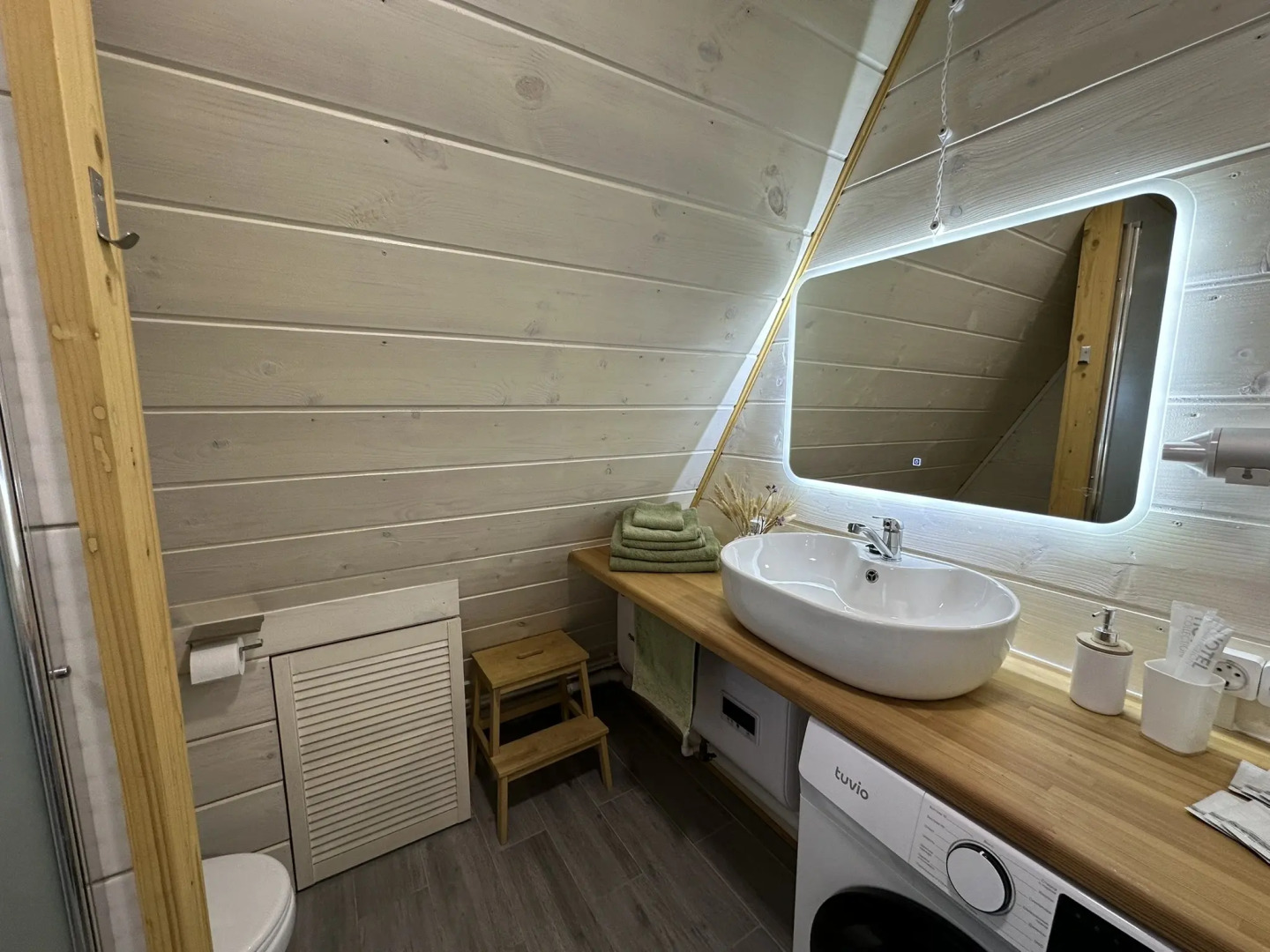 Частный дом Над Рекой с видом на Озеро