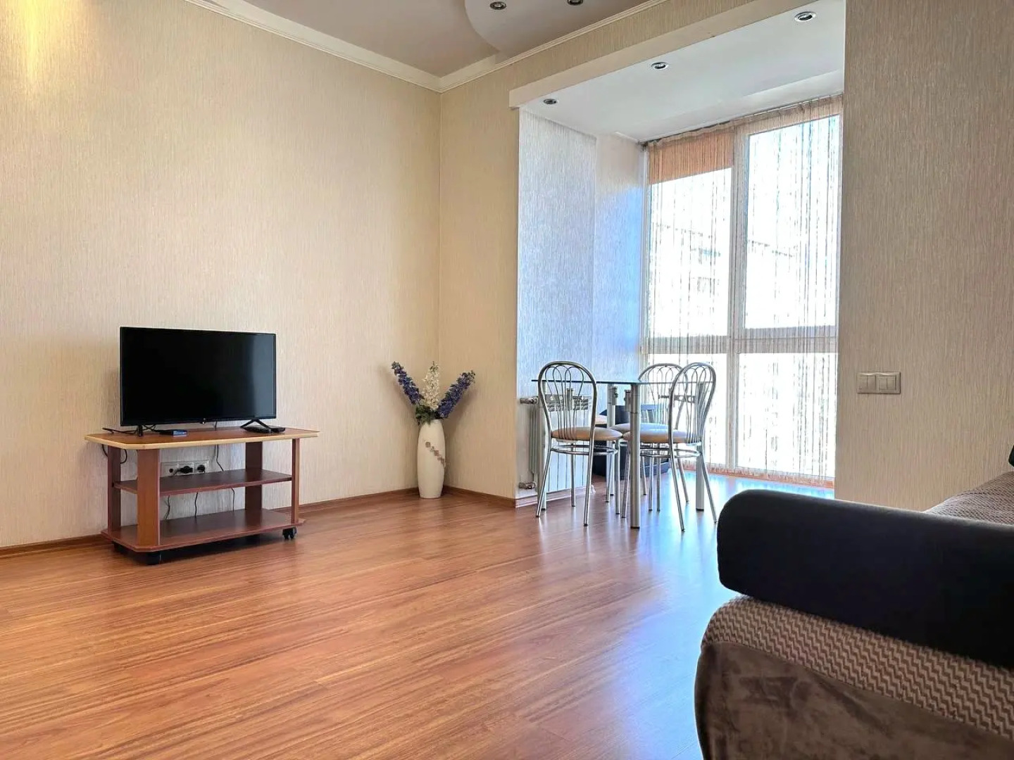 Квартира двухкомнатная на Молодежном рядом с Ледовой Ареной