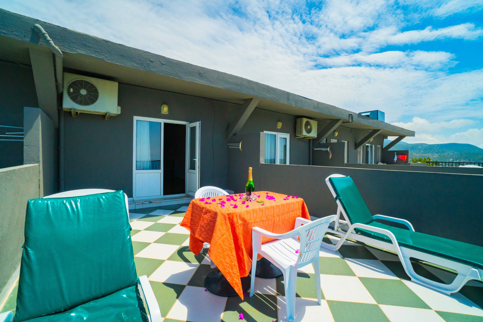 Отель Senza Garden Holiday Club