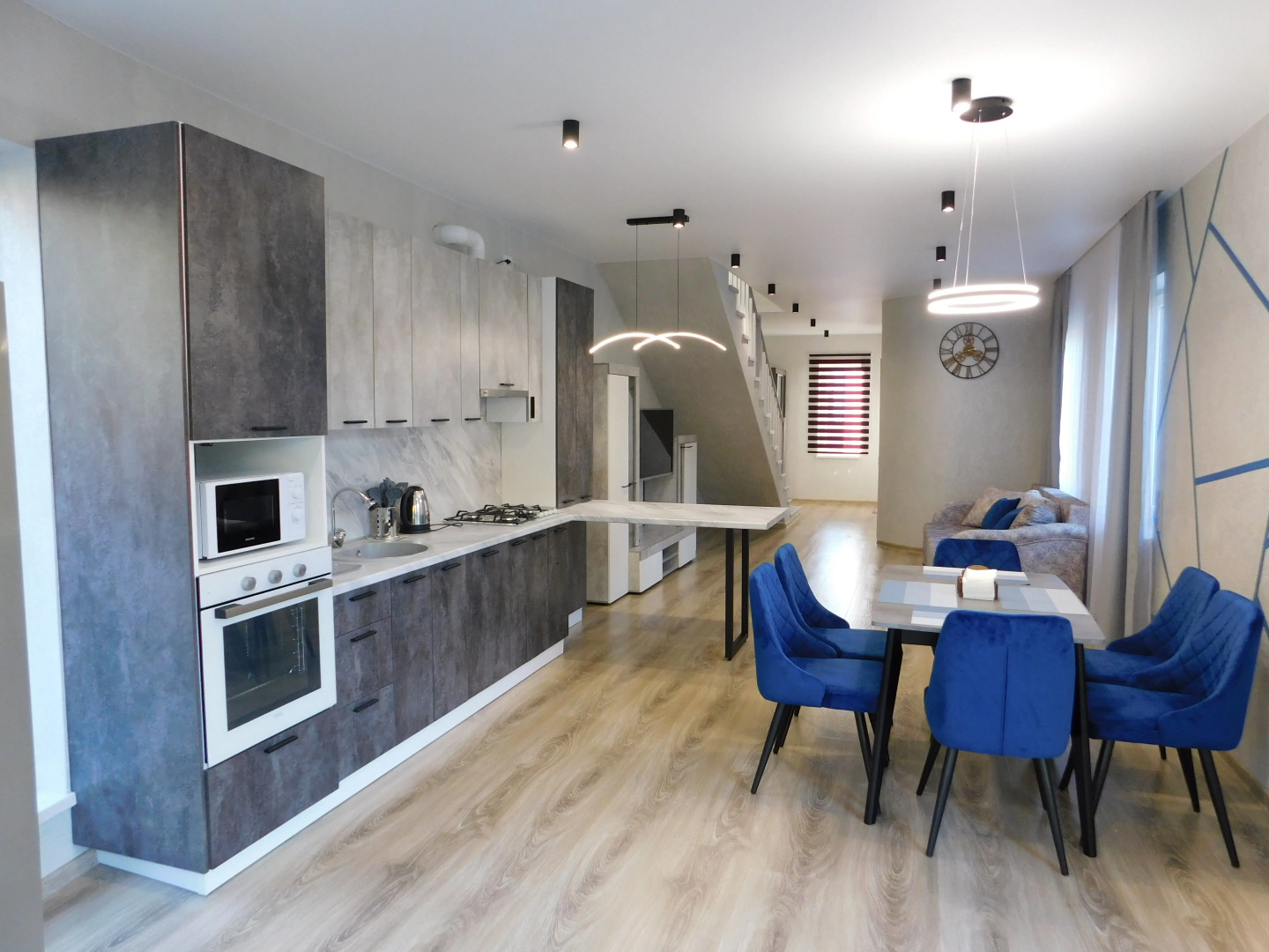 Частный Дом Двух Этажный Дом в Тихом Районе