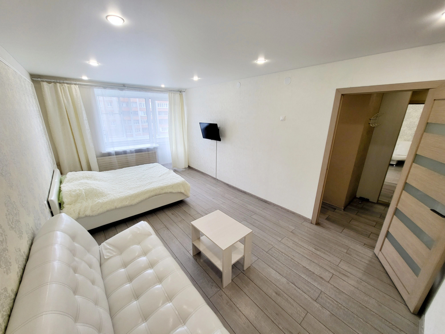 Апартаменты Б. Октябрьская 120