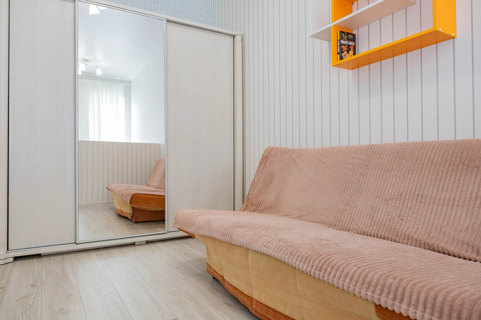 Апартаменты новые и комфортные возле красивого озера