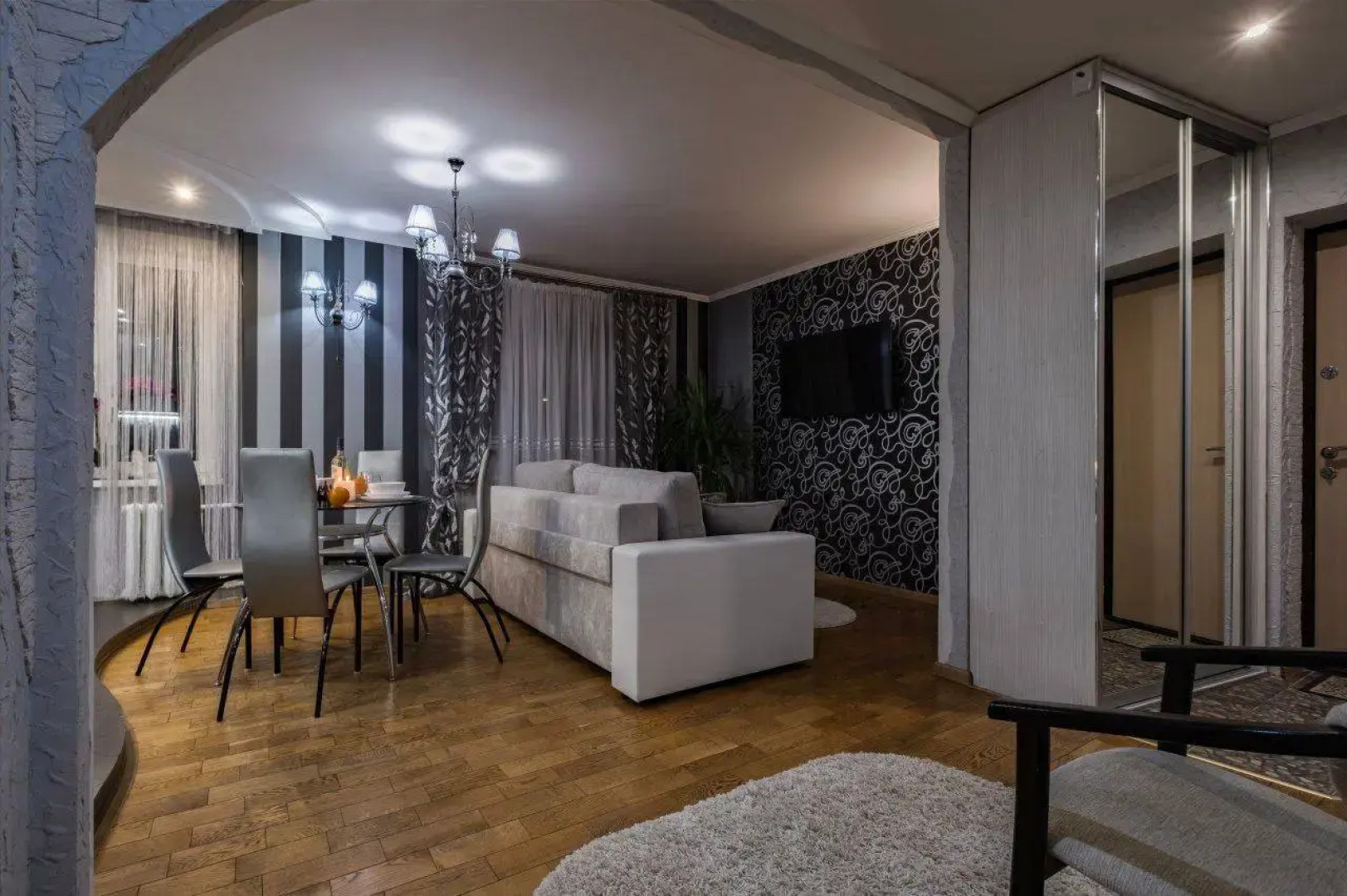 Достойная четырехкомнатная квартира в центре