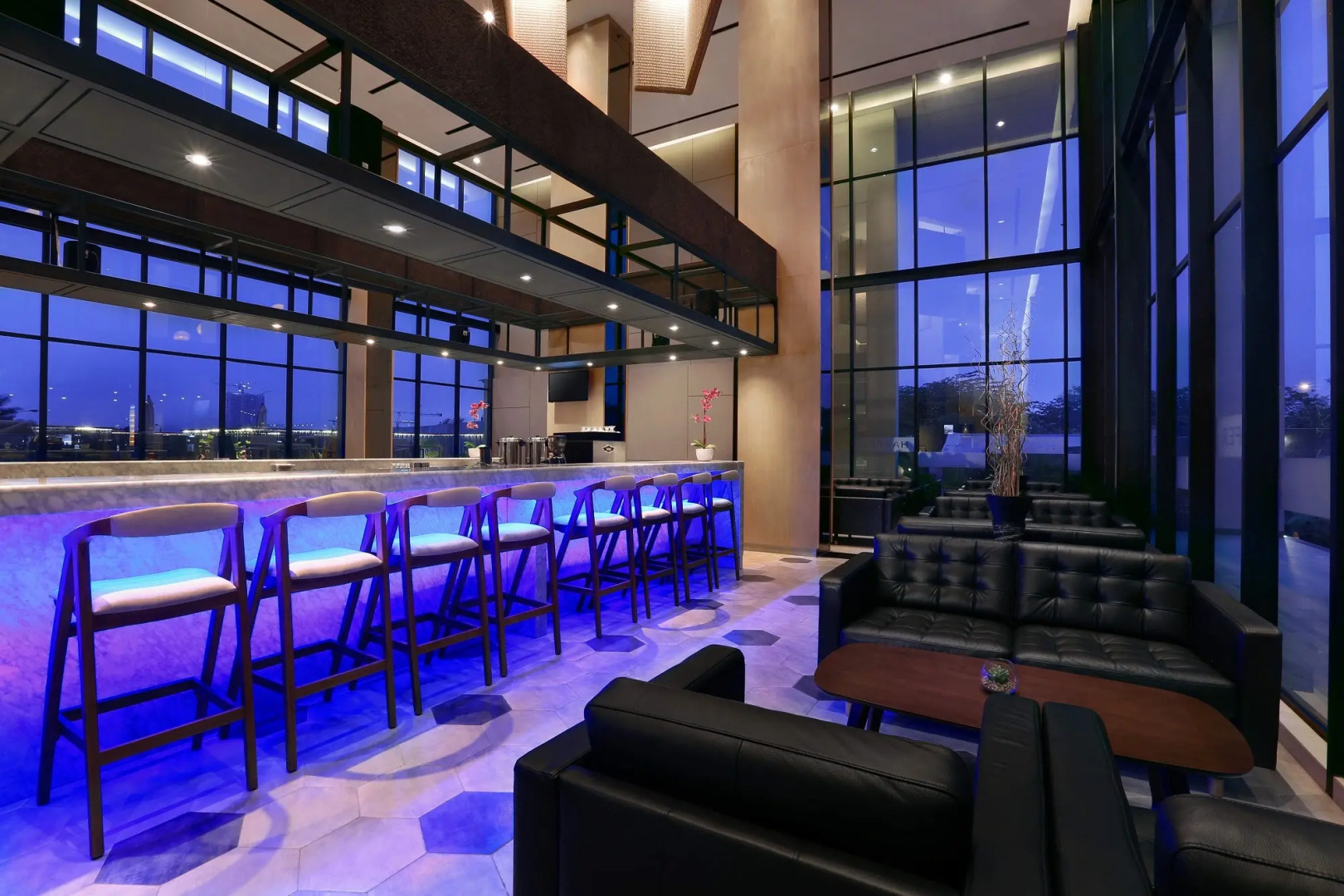 Отель Harper Cikarang