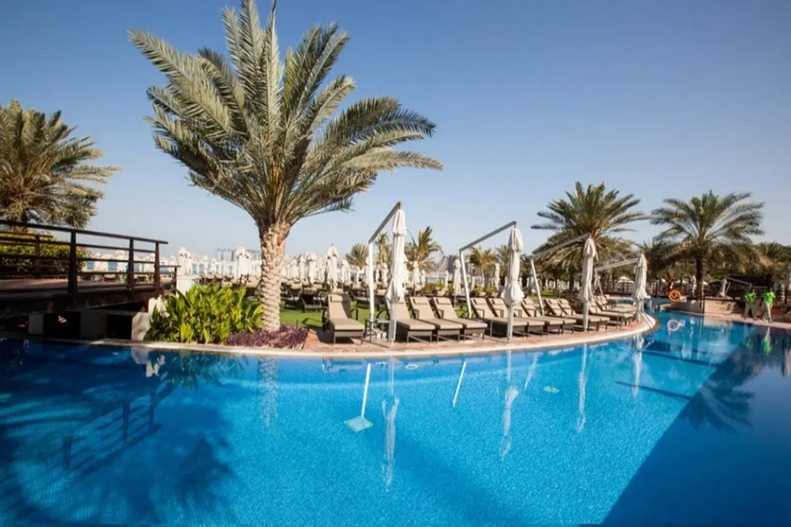 Отель Le Méridien Mina Seyahi Beach Resort & Waterpark