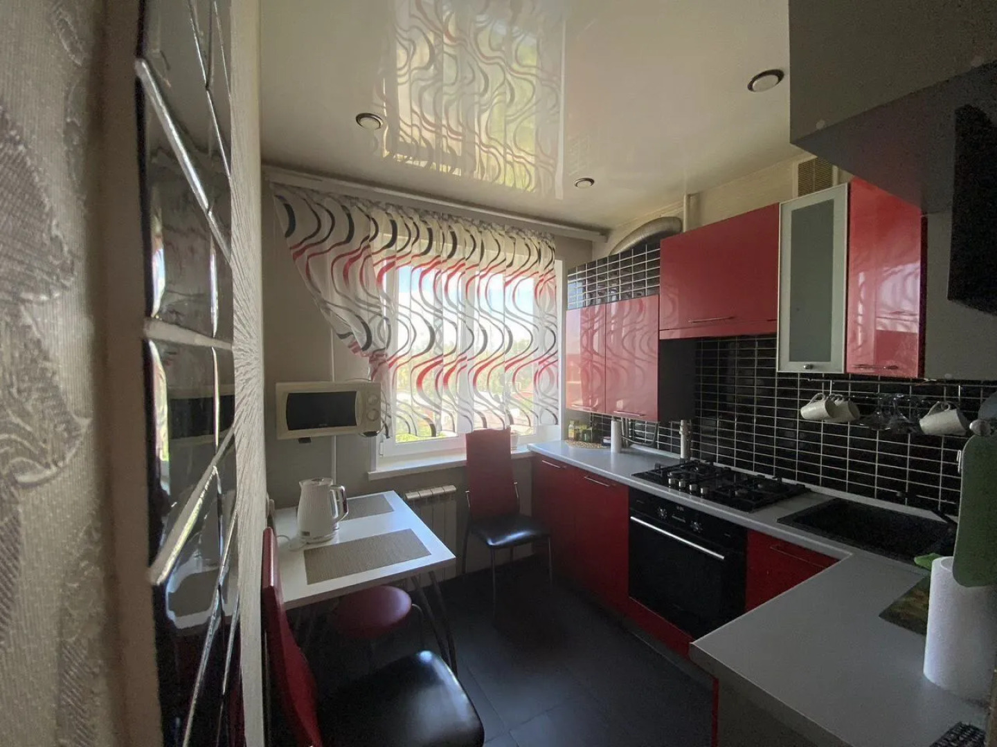 Квартира трехкoмнатная в Cоpмовском paйoне