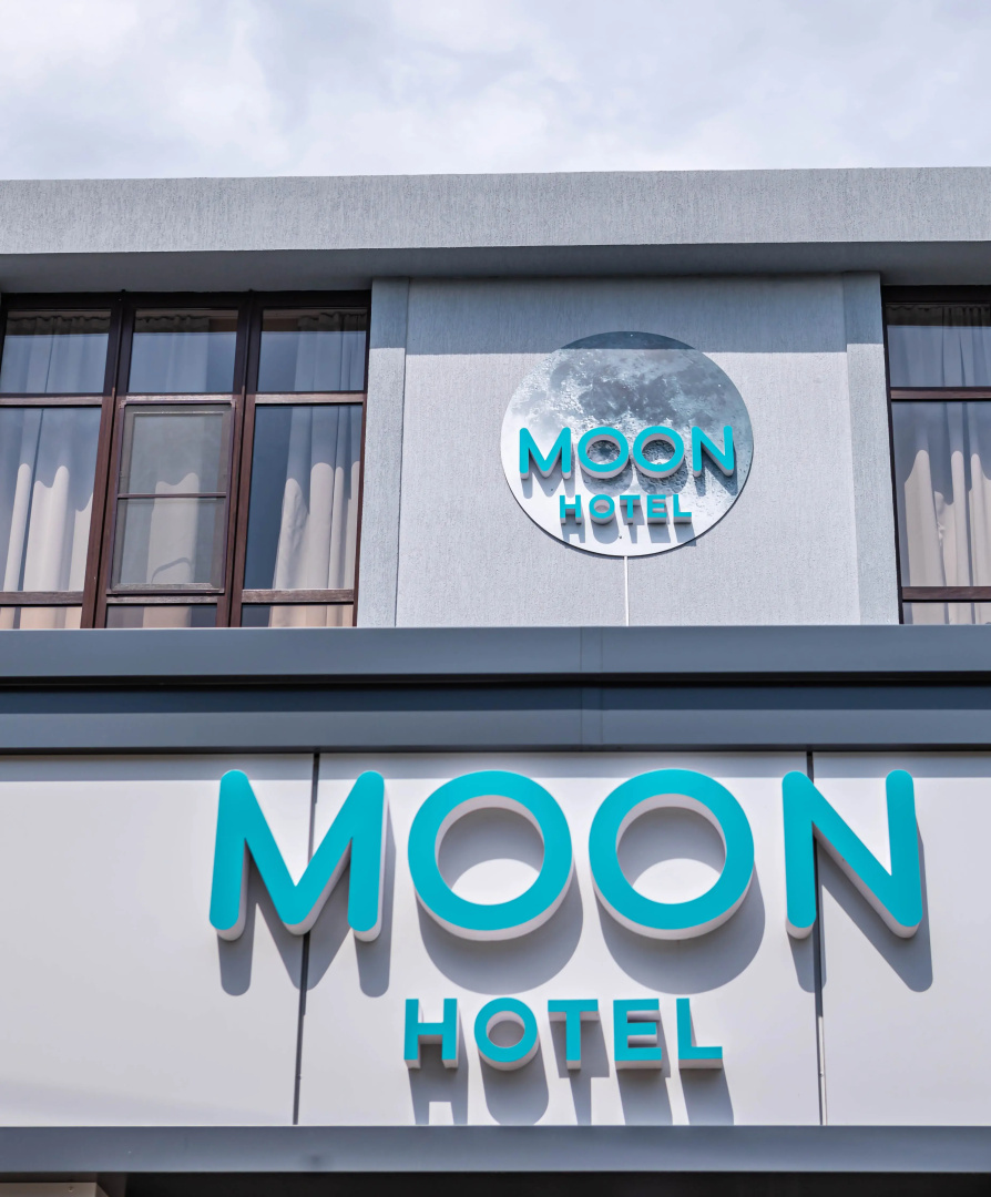 Отель Moon Hotel