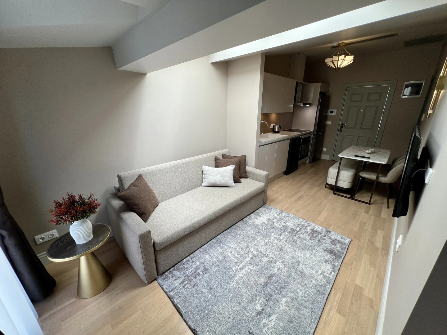 Отель Weingart Suites