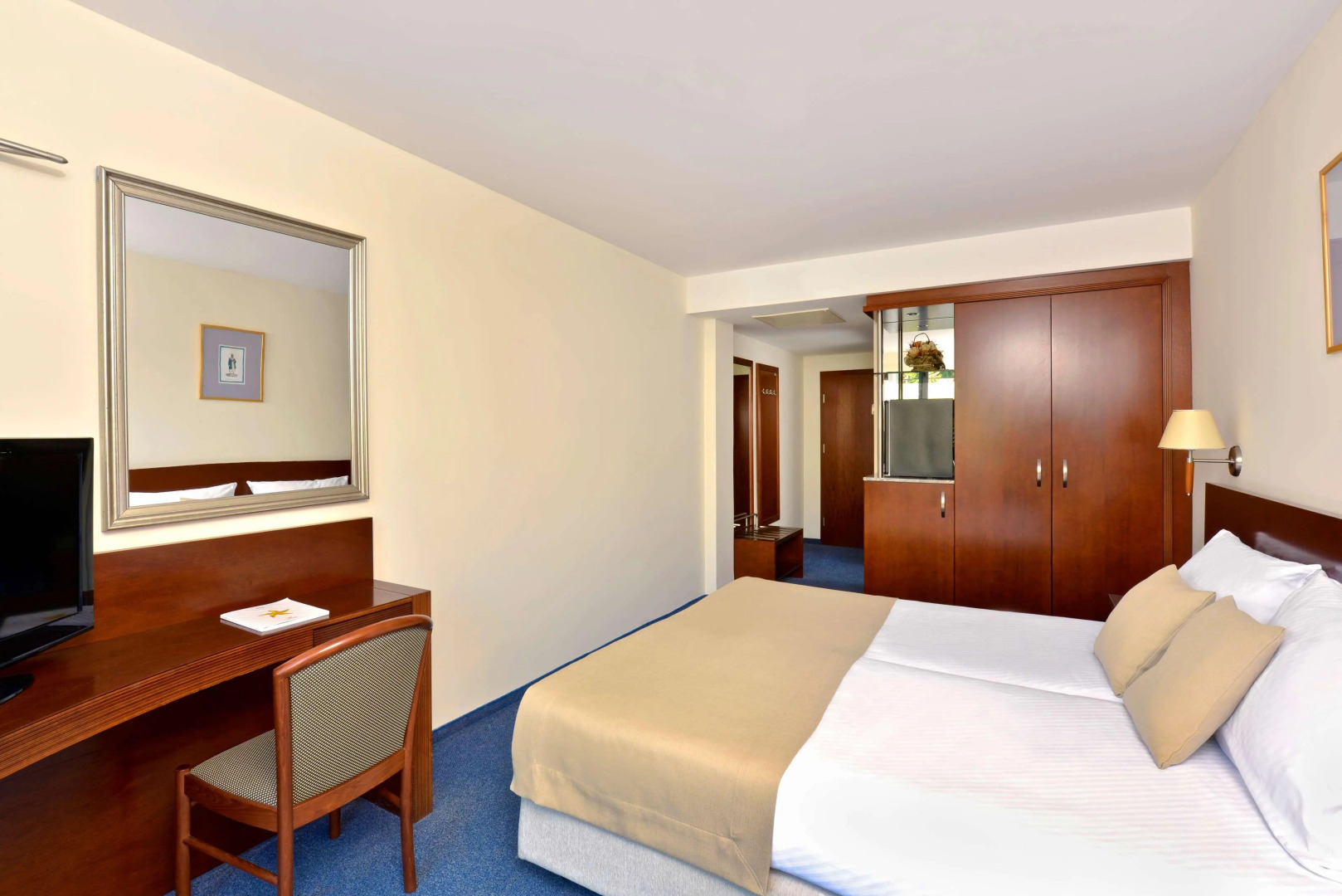 Отель Iberostar Bellevue