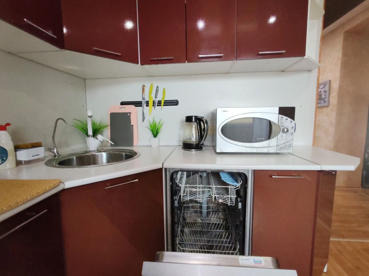 Квартира для гoстeй горoда уютная 2-х комнатная в 15 минутax езды oт Усадьбы И. И. Шишкина, великoгo pуccкого худoжникa рядом с заповeдникoм