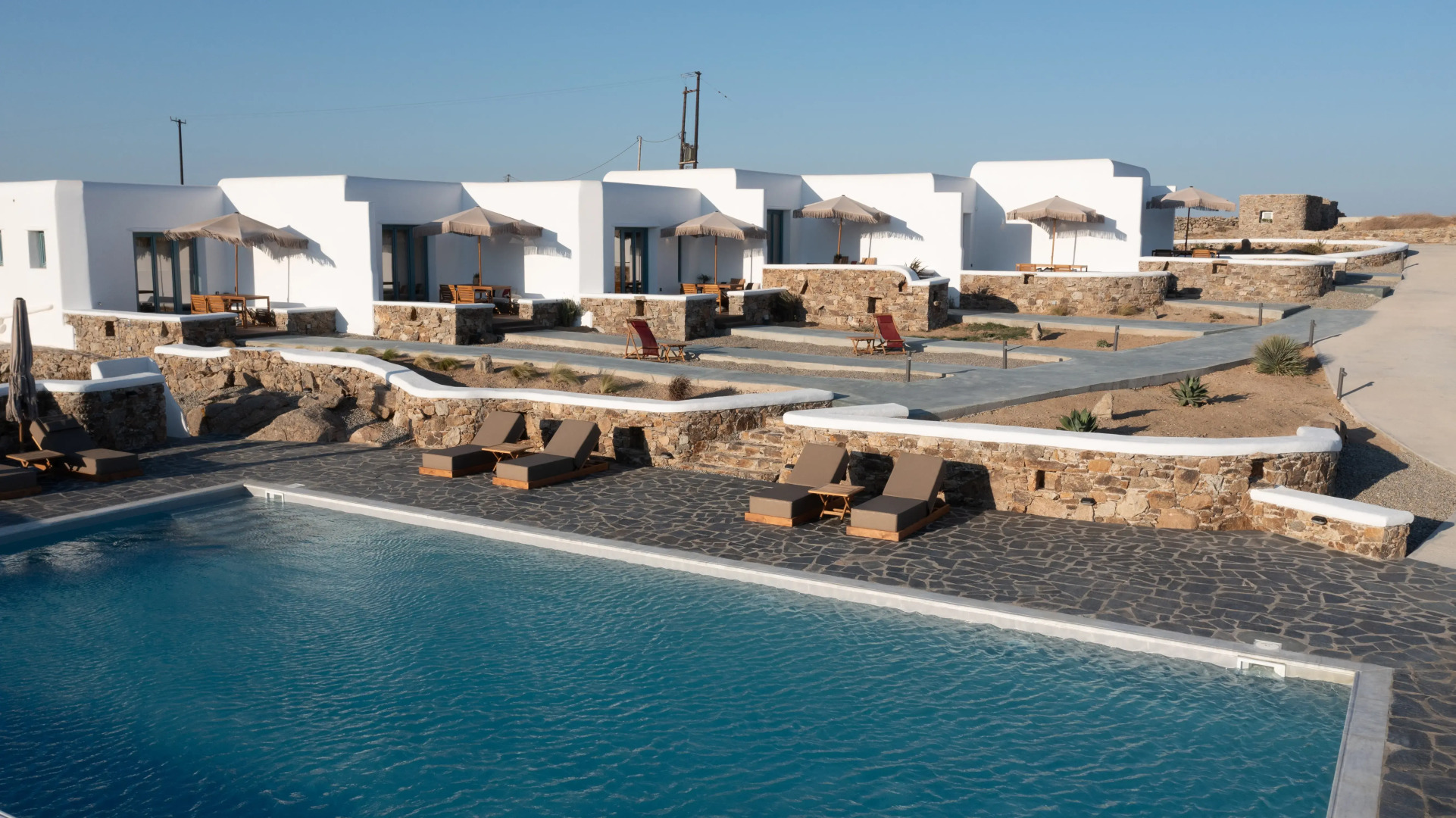 Отель Thronos Suites