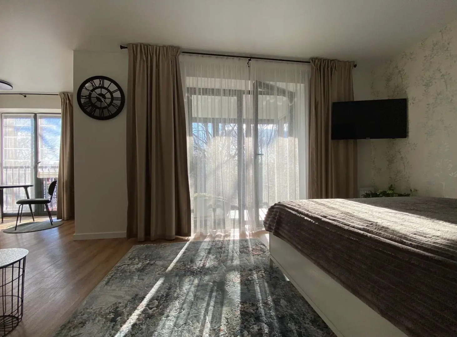 Апартаменты у берега моря с видом на парк