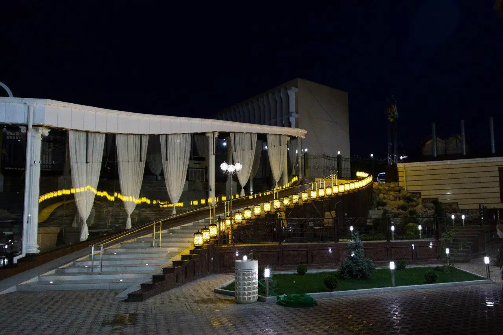 Отель Alexander