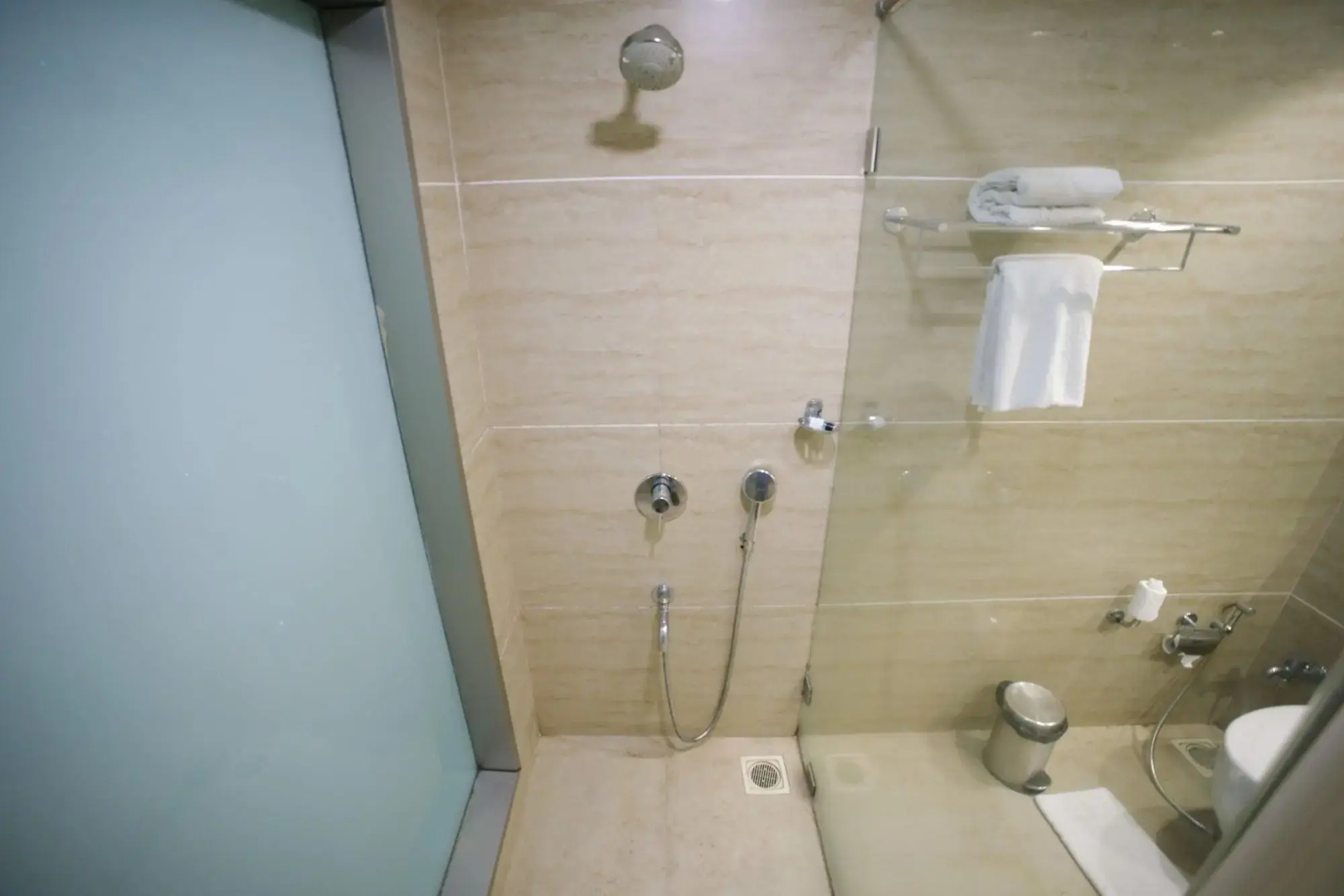 Отель The Byke Suraj Plaza Veg