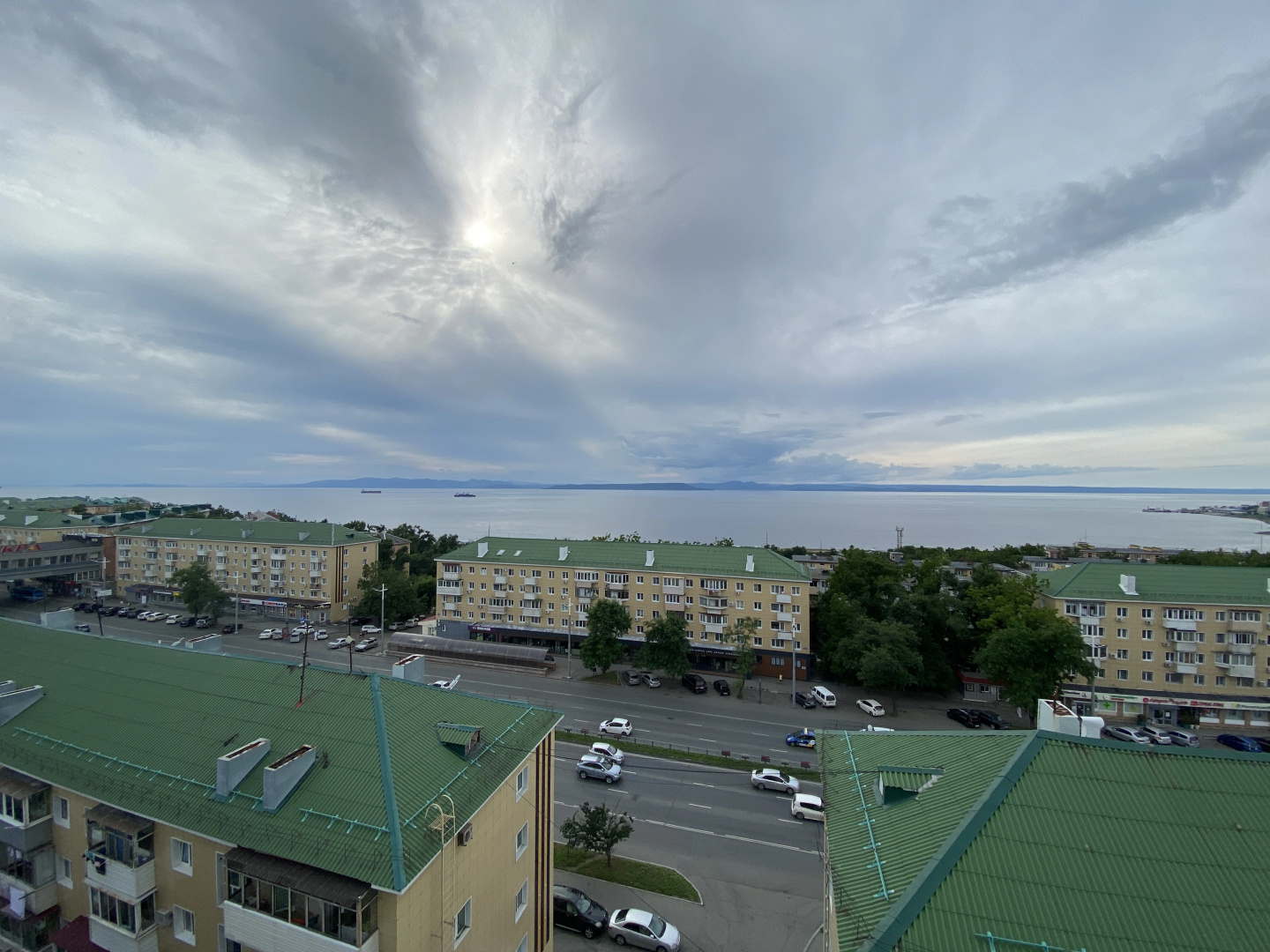 Апартаменты на проспекте 100летия 46а с видом на море