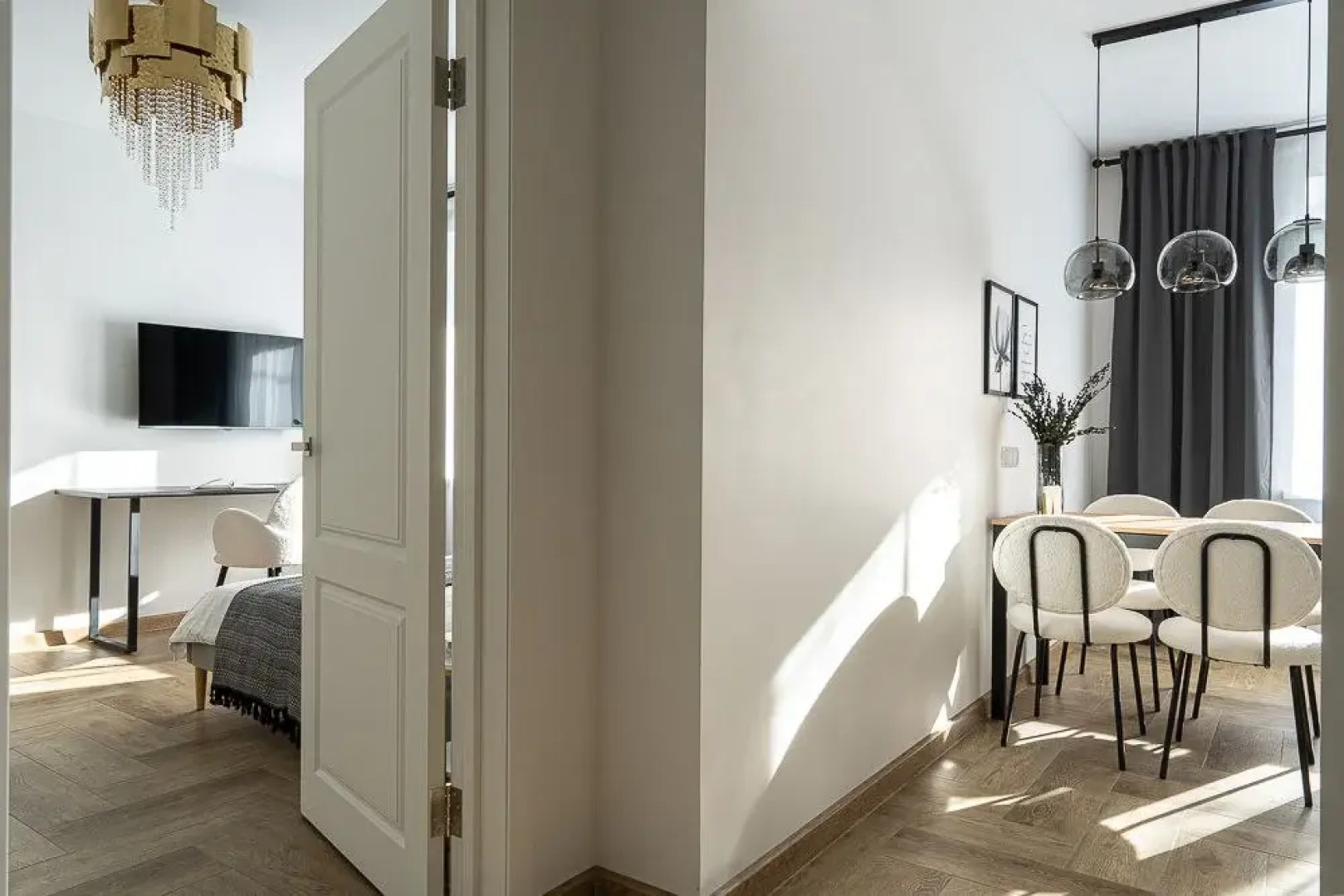 Апартаменты Monochrome от Сети Good Vibes Apartments