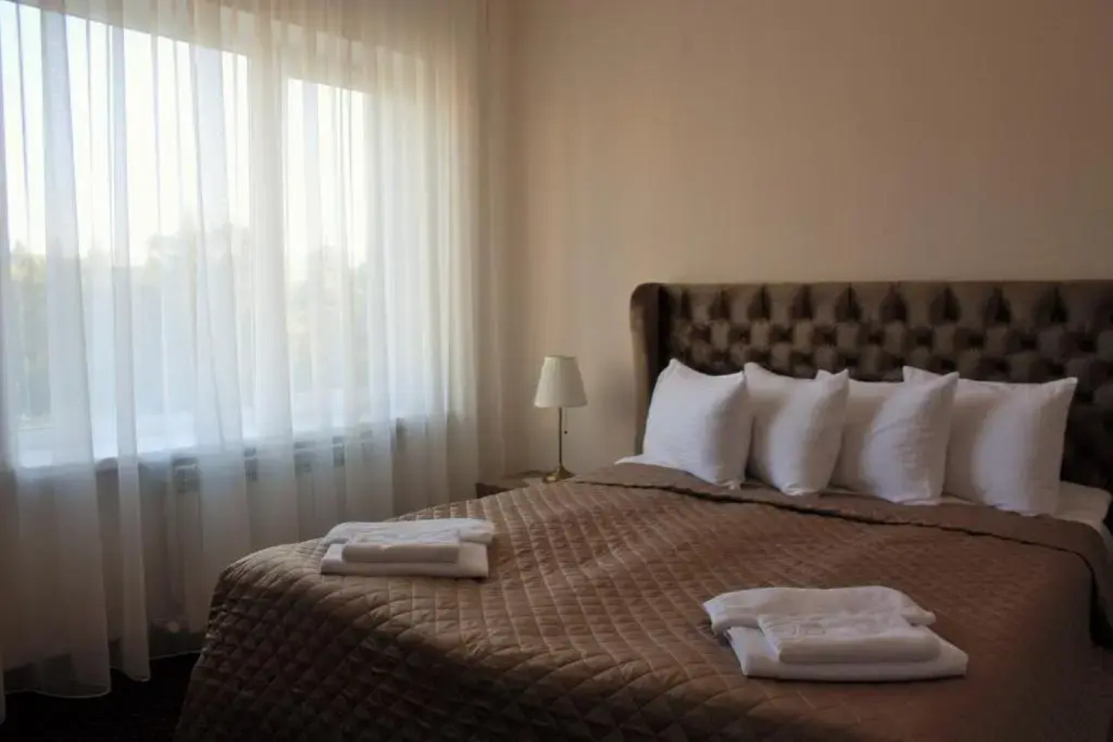 Отель Корона